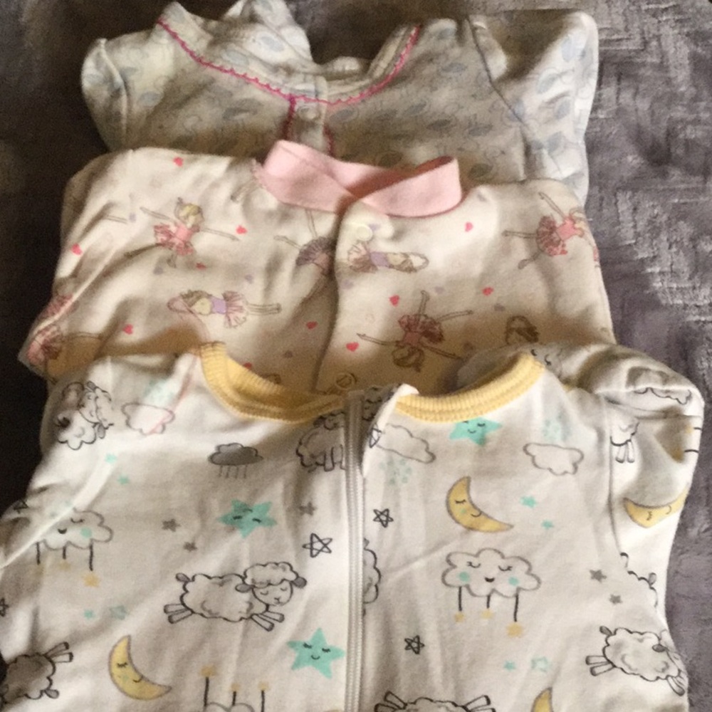 3 pieces footies lot- Snuggle time! ❤️